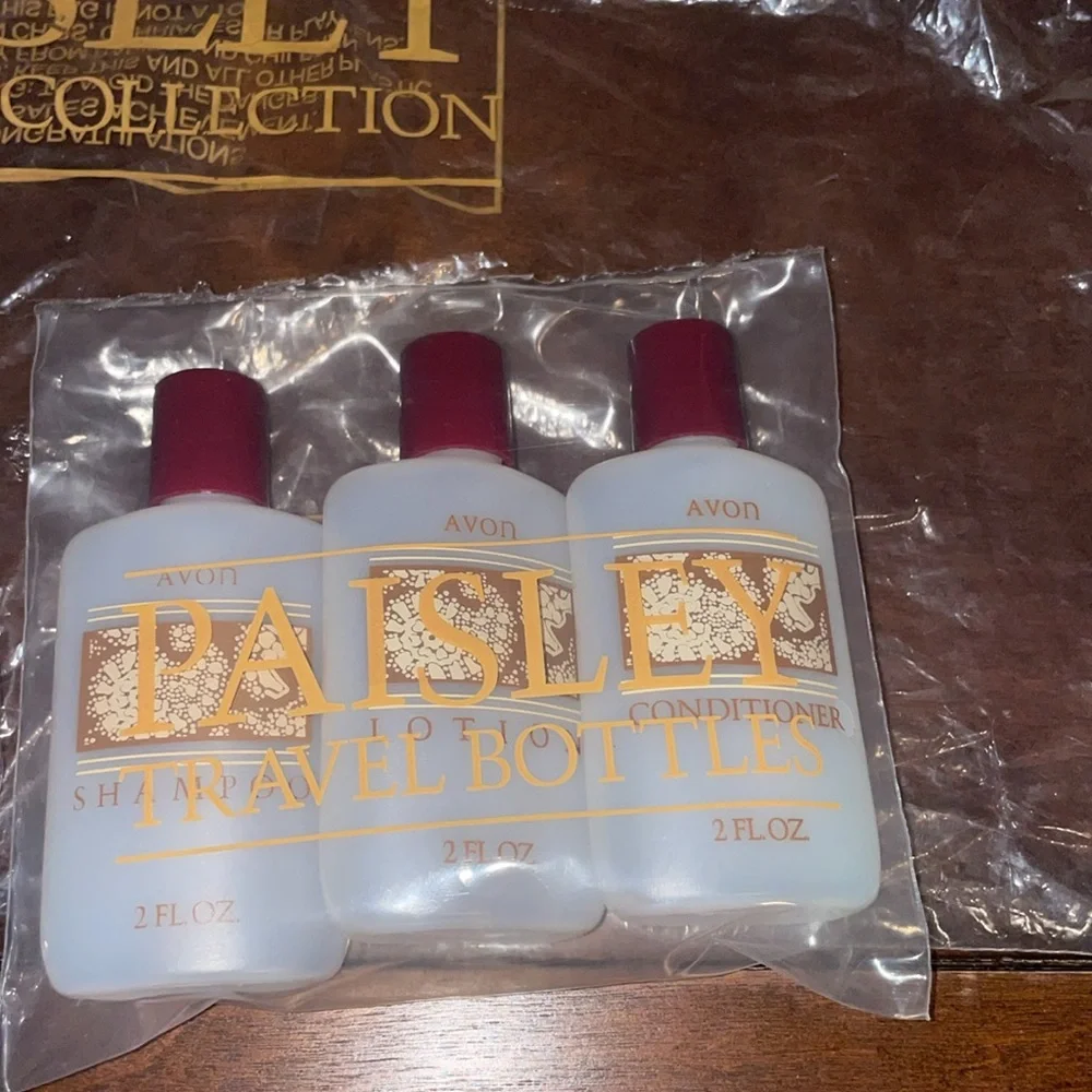 Avon Paisley Collection PVC Makeup Travel Bag with 2 oz. TSA Travel Bottles